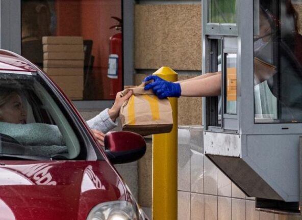Ruch w fast foodach wciąż na dużym minusie. Według ekspertów, prognozy są jednak optymistyczne