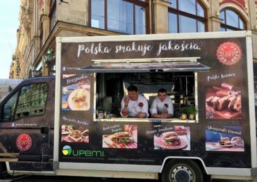 Katowicki Rynek Smaków z food truckiem QAFP