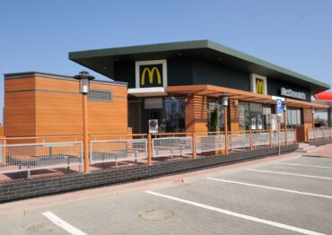 McDonalds sprzedaje udziały na rynku chińskim