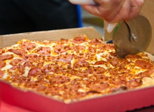 Gorąca pizza Domino’s na przystanku