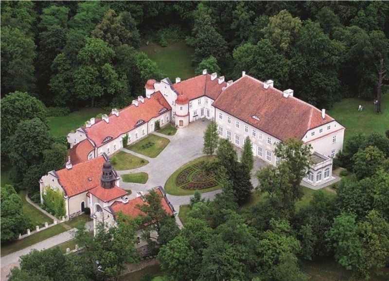 Pałac i Folwark Galiny – Hotel Przyjazny Rodzinie