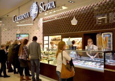 Nowy food court w Aura Centrum