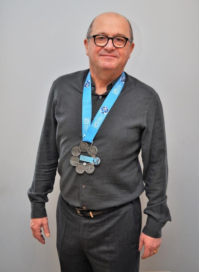 Wydawca Wiesław Generalczyk uhonorowany w styczniu 2019 r. medalem za ukończenie World Marathon Majors