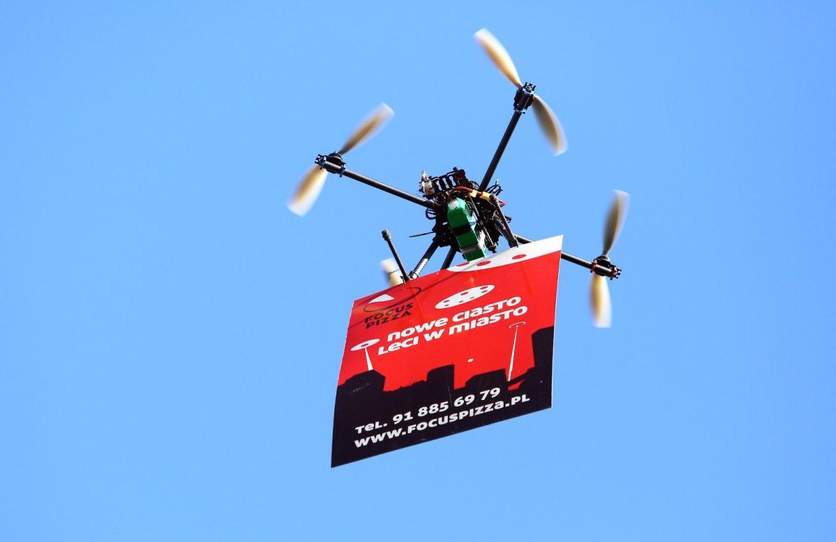 Focus Pizza promuje swoją ofertę dronami