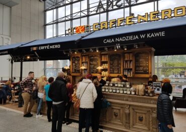 Green Caffè Nero z pierwszą kawiarnią w Krakowie