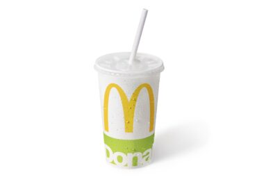 McDonald’s testuje papierowe słomki