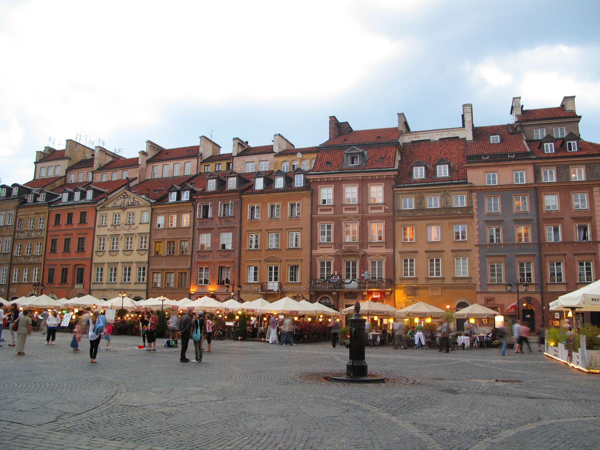 Warszawa nie czeka na decyzję rządu – wspiera przedsiębiorców