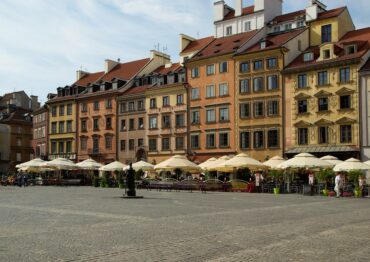 Warszawa: Władze stolicy proponują o połowę niższe opłaty m.in. za ogródki restauracyjne