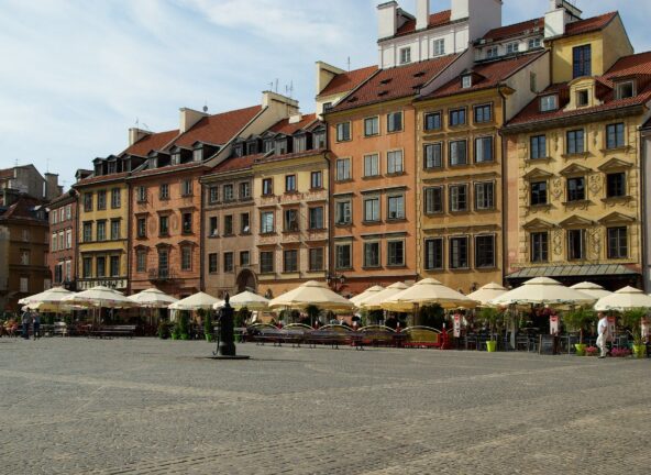 Warszawa: Władze stolicy proponują o połowę niższe opłaty m.in. za ogródki restauracyjne