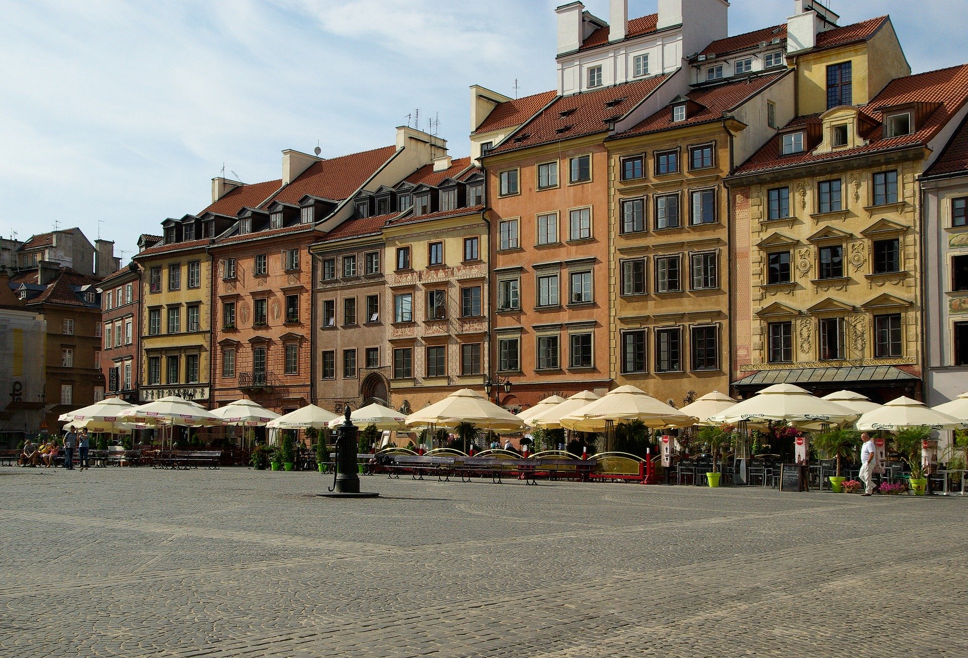 Warszawa: Władze stolicy proponują o połowę niższe opłaty m.in. za ogródki restauracyjne