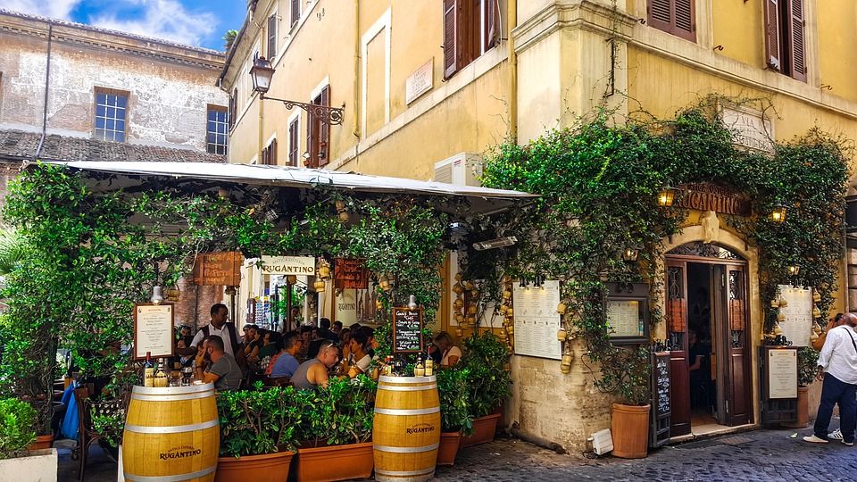Włochy: Pierwszy wyrok ws. sprzedaży fałszywych recenzji restauratorom