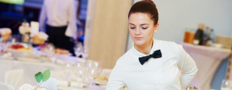 Ruszyła ogólnopolska kampania „Do usług – Nowi kelnerzy”