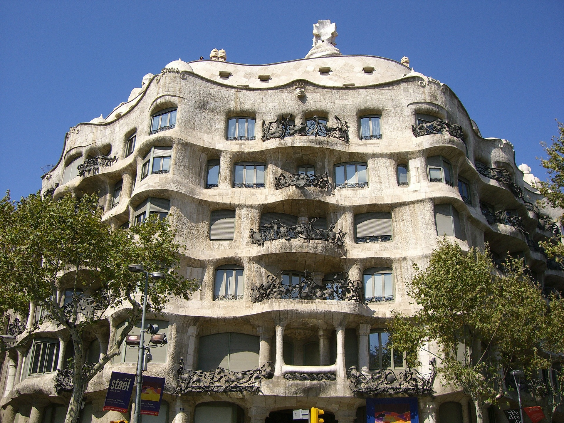 Hiszpania: W Barcelonie przywrócono działalność niespełna 40 hoteli