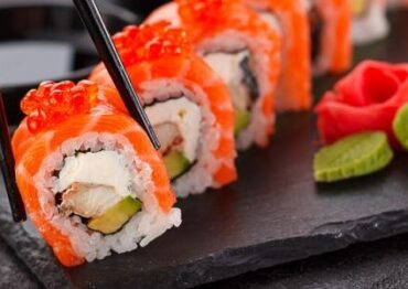 Sushi z dostawą coraz częstszym wyborem na świętowanie Walentynek