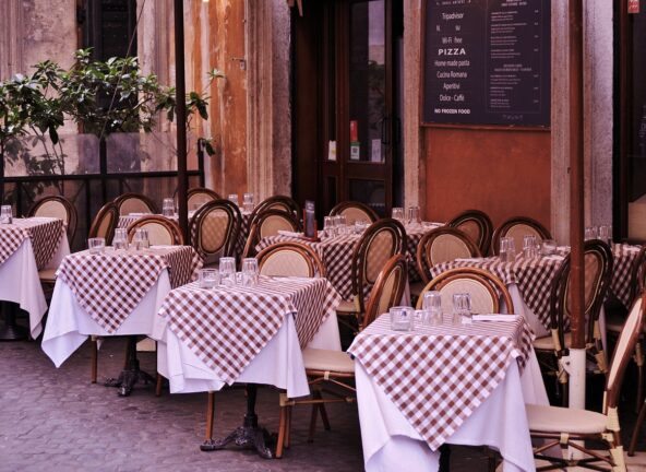 Francja:  Otwarcie tarasów i ogródków w restauracjach