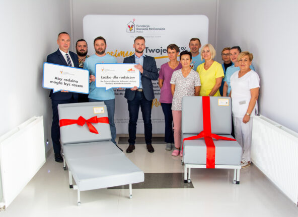 Szpitale dziecięce z nowymi łóżkami dla rodziców najmłodszych pacjentów – wspólna inicjatywa McDonald’s Polska