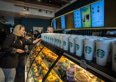 Starbucks otwiera nową kawiarnię w Warszawie