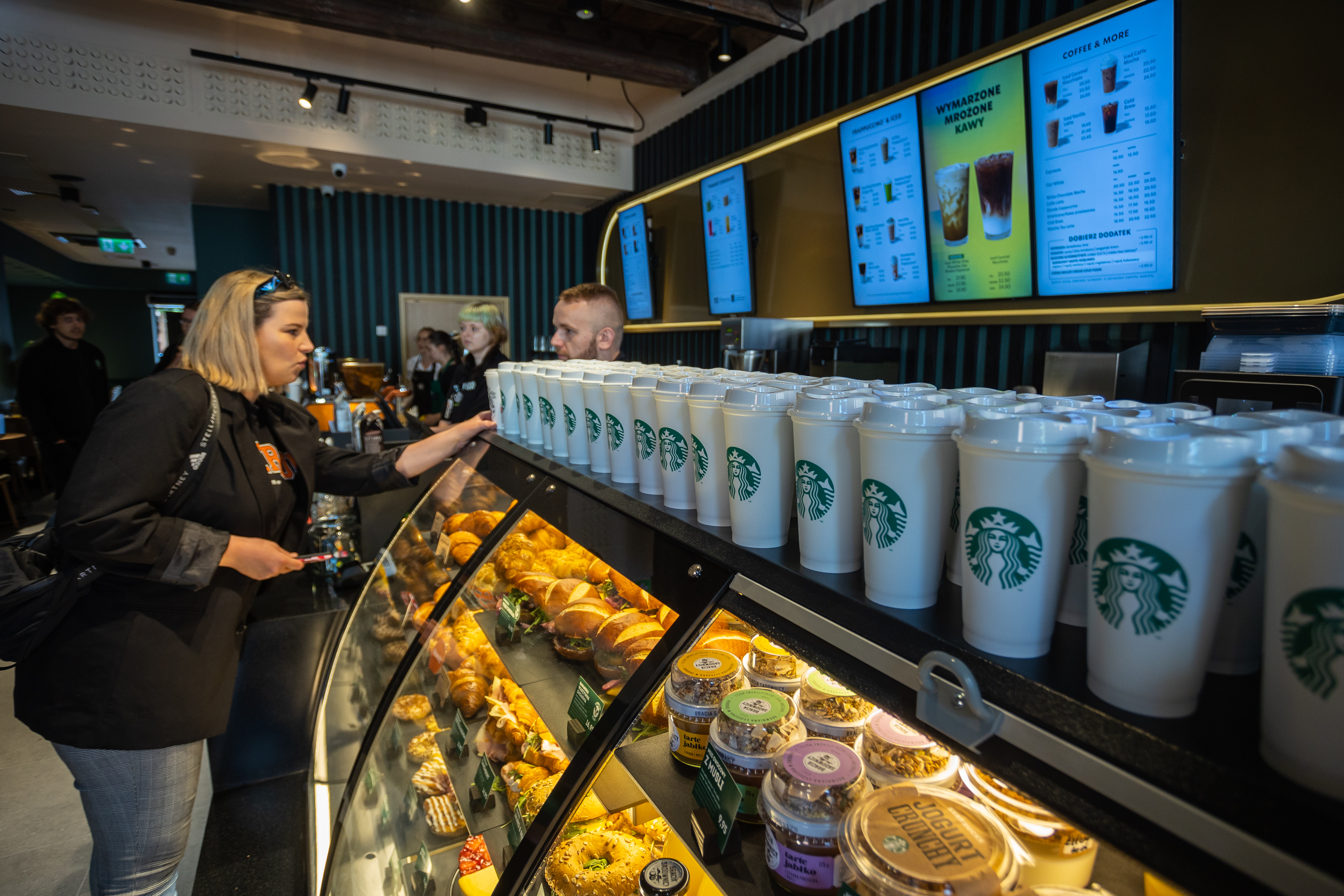 Starbucks otwiera nową kawiarnię w Warszawie