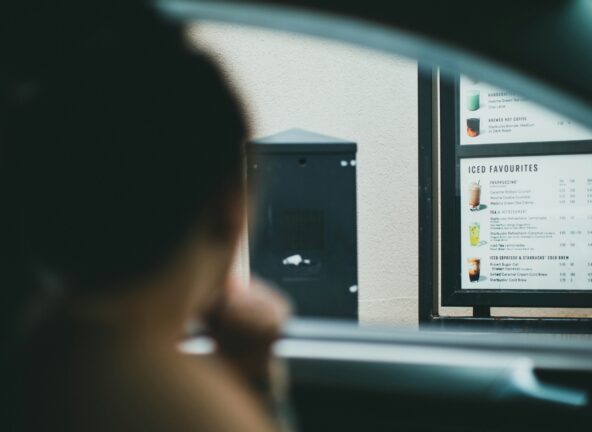 Czego oczekują klienci restauracji od formatu drive-thru?