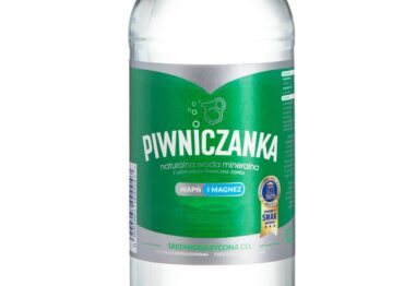 Woda mineralna Piwniczanka w szklanej butelce zwrotnej