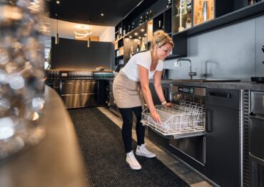 Niezastąpiona pomoc w świątecznej gorączce – zmywarka Winterhalter