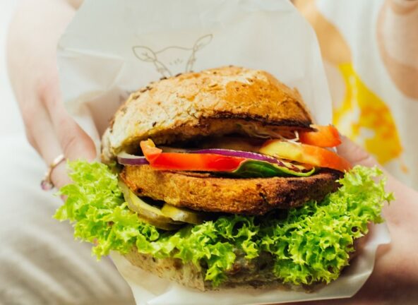 UCE Research: Fast foody przed sezonem - prognoza