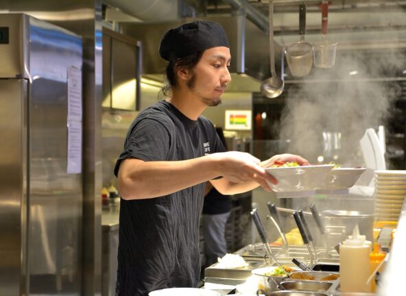 Pracownicy sezonowi i obcokrajowcy w gastronomii