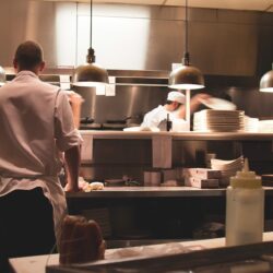 Pracownicy sezonowi i obcokrajowcy w gastronomii