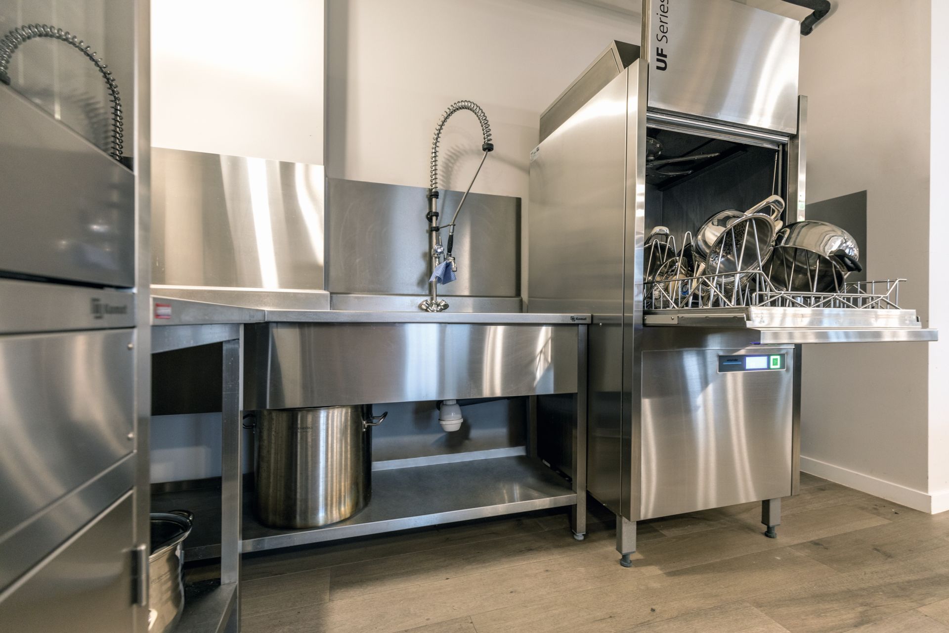 Zanim w kuchni zapachnie świętami. Jak przygotować się na grudniowy szał?