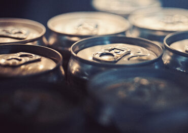 Nowe plany MF: wyższy VAT na napoje bezalkoholowe i energetyzujące