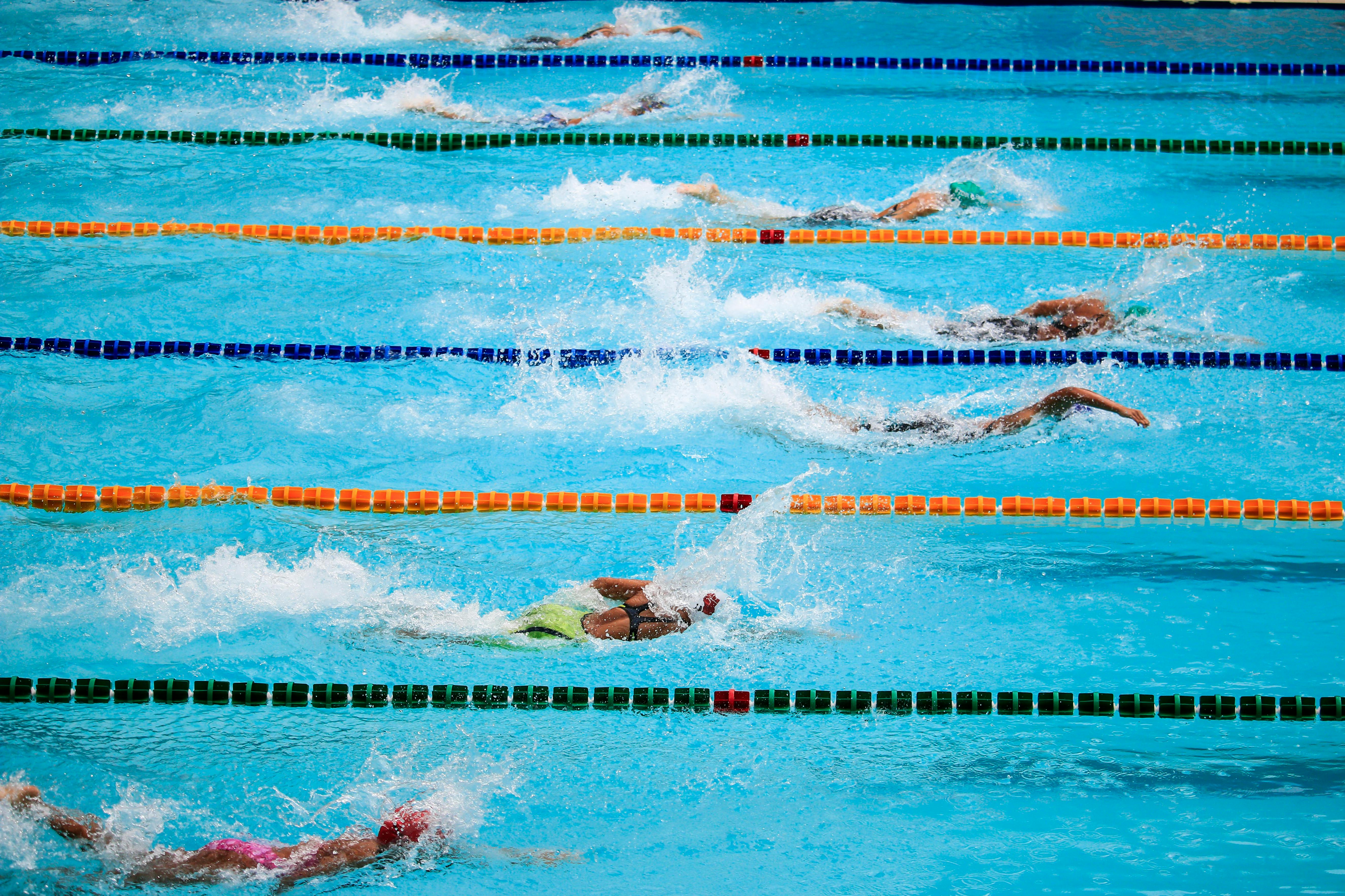 Sportowy weekend z Poradnikiem Restauratora: Dlaczego warto pływać?