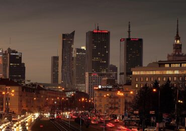 Nocna prohibicja w Warszawie – pilotaż bez ograniczeń dla barów i restauracji