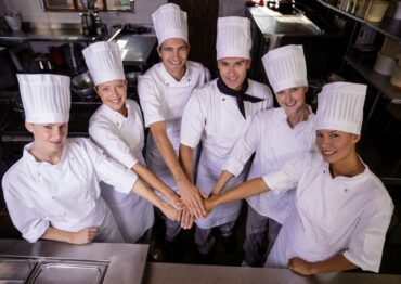 Czas na ludzi. Listopad w gastronomii jako miesiąc troski o personel