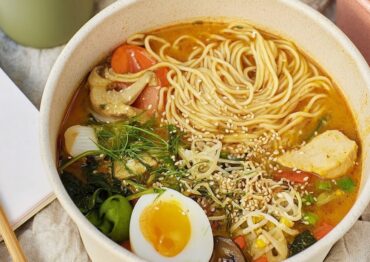 Jesień pod znakiem ramenu i rosołu. Polacy odkrywają nowe oblicze comfort food