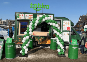 Żabka uruchamia pierwszy franczyzowy food truck w Białce Tatrzańskiej