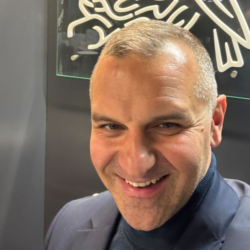 Kamil Ezzat pokieruje Nestlé Professional Poland