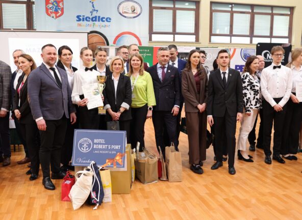 Młodzi kelnerzy z całej Polski rywalizowali w Siedlcach