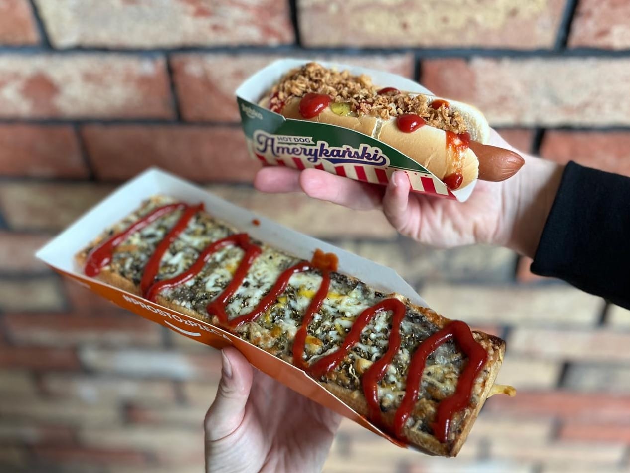 Nowy gracz w drużynie Żabki. Hot dog amerykański debiutuje obok kultowych zapiekanek