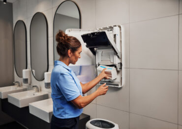 Stres, przemęczenie i rotacja. Co dziś obciąża personel sprzątający