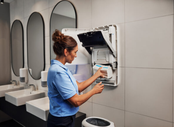 Stres, przemęczenie i rotacja. Co dziś obciąża personel sprzątający