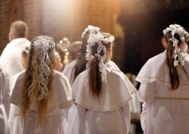 Komunie w restauracjach i salach bankietowych wypierają domowe obiady