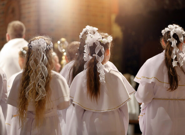 Komunie w restauracjach i salach bankietowych wypierają domowe obiady