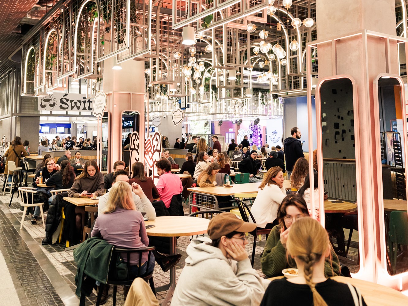 Food Hall Stary Browar z międzynarodowym wyróżnieniem dla przestrzeni gastronomicznej