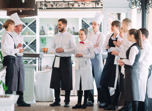 Stawka większa niż mycie. Co dziś naprawdę przyciąga ludzi do pracy w gastronomii?