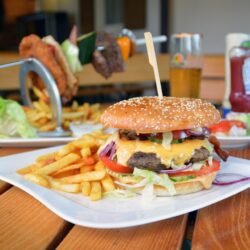 Burger nadal napędza gastronomię