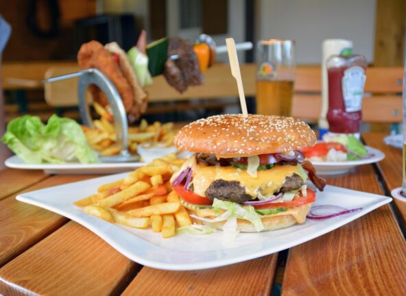 Burger nadal napędza gastronomię