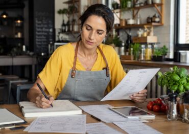 Zimą pieczona kaczka, latem chłodnik. Czy jedna zmywarka gastronomiczna poradzi sobie przez cały rok?