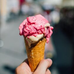 Lody najczęściej zamawiamy w niedzielny wieczór. Warszawa liderem dostaw