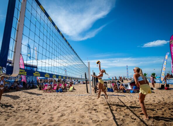 Sportowy weekend z Poradnikiem Restauratora: Siatkówka plażowa – aktywny relaks po pracy