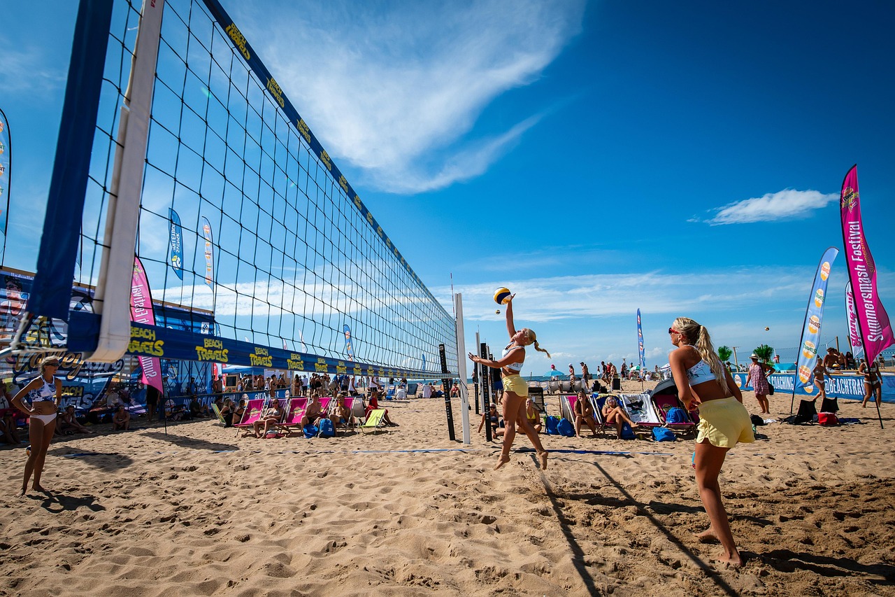 Sportowy weekend z Poradnikiem Restauratora: Siatkówka plażowa – aktywny relaks po pracy